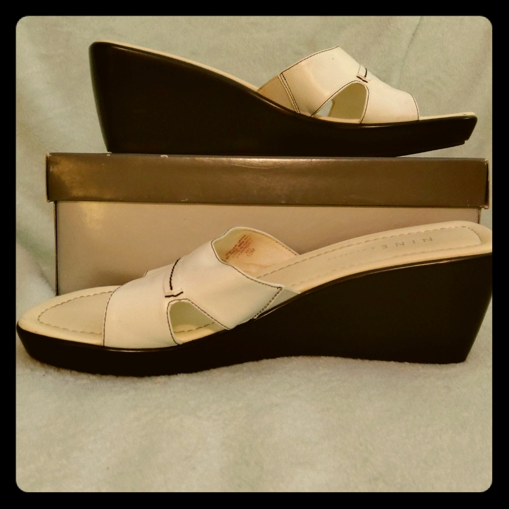 Nine and Company White Leather Wedge Sandals 10